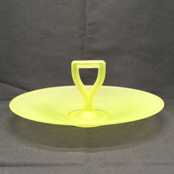 Vintage Frosted Vaseline Uranium Glass Serving plate with Middle handle - Picture 4 of 8